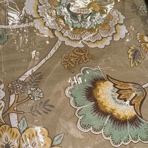 Floral comforter in Sage, Mustard, and Tan